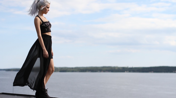 Miranda Hedman, sea, white hair, black dress