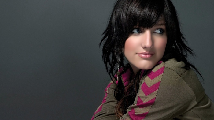 simple background, looking away, Ashlee Simpson, brunette