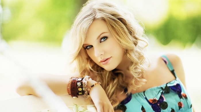 celebrity, bracelets, blonde, blue eyes, Taylor Swift