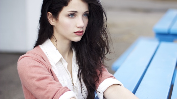 brunette, blue eyes