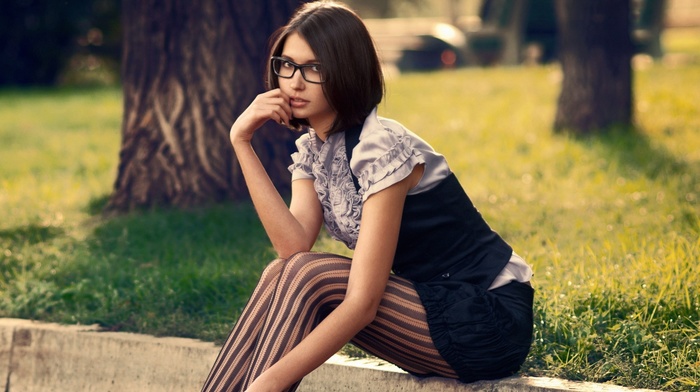glasses, legs