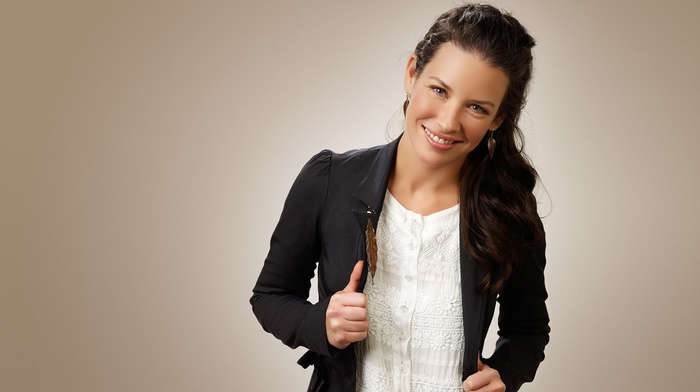 white tops, jacket, evangeline lilly, leaves