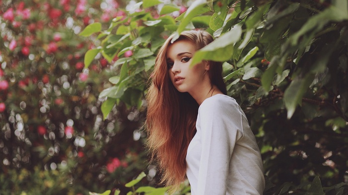 white tops, girl, garden, leaves