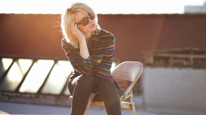 girl outdoors, blonde, Alysha Nett