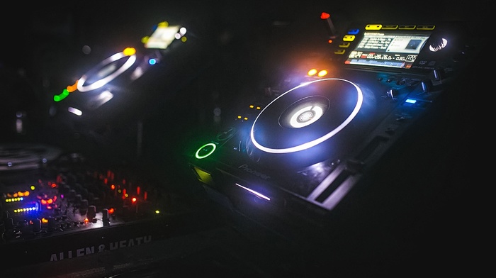 mixing consoles, turntables