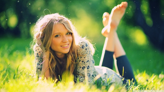 legs up, barefoot, hands on head, Diana Vickers, depth of field, smiling, blonde, girl outdoors, grass