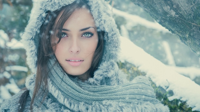 winter, looking at viewer, Sarah Allag, model, green eyes, girl, kohl eyes, brunette, scarf