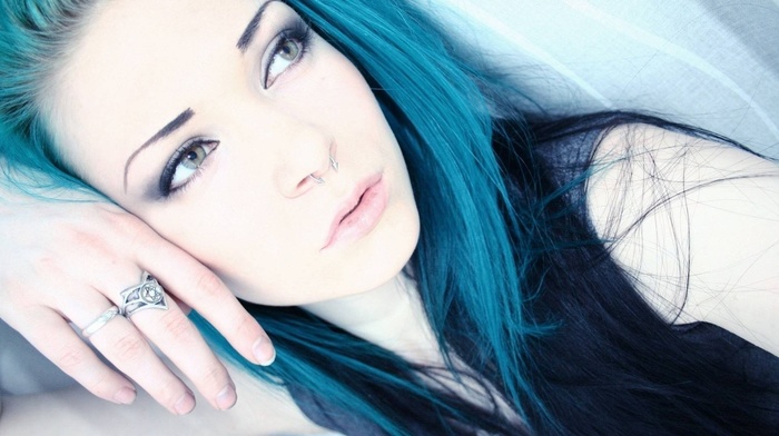 blue hair, piercing, rings, face, girl, green eyes, brunette