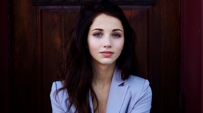 blue eyes, emily rudd, brunette, smiling, closeup, looking at viewer