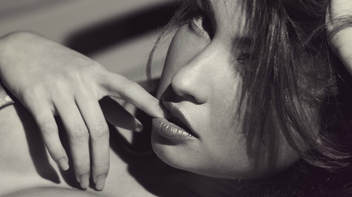 monochrome