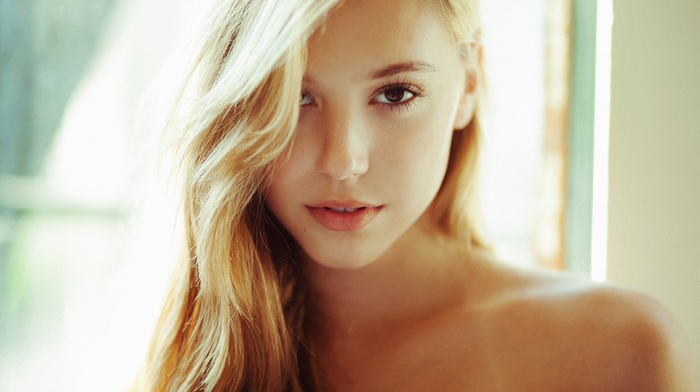 Alexis Ren, brown eyes, girl, blonde