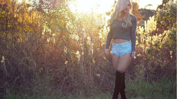 Aida Ridic, jean shorts, model, grass, blonde, girl