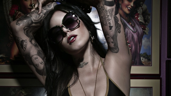 model, girl with glasses, Kat Von D, black hair, tattoo, girl