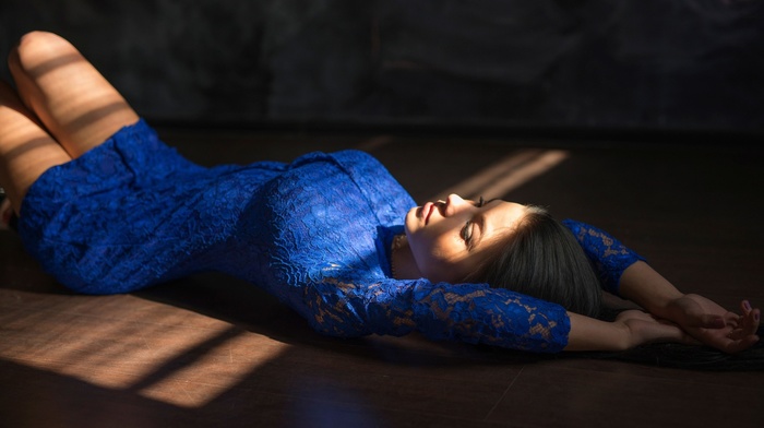 girl, sunlight, long hair, shadow, on the floor, blue dress, Marina Shimkovich, lying on back, brunette, wooden surface, model