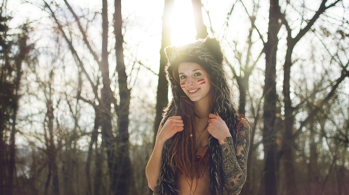 pierced navel, long hair, funny hats, Suicide Girls, face paint, girl outdoors, Fennek Suicide, looking at viewer, trees, brunette, smiling, dreadlocks, nature, sunlight, girl