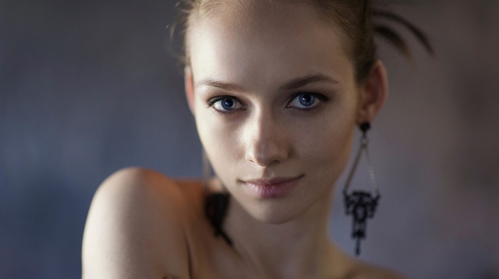 looking at viewer, girl, blonde, bare shoulders, Maxim Maksimov, blue eyes, eyes, face, depth of field, Anna Pavlova