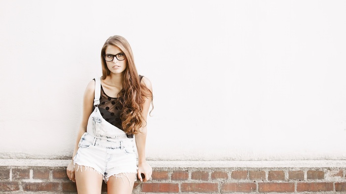 girl, overalls, walls, girl with glasses
