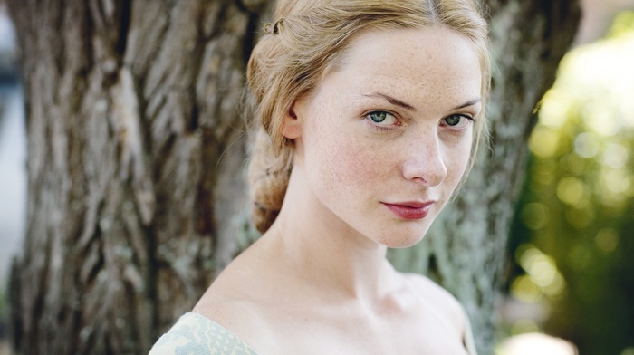 blonde, looking at viewer, The White Queen, freckles, Rebecca Ferguson, girl, actress, face