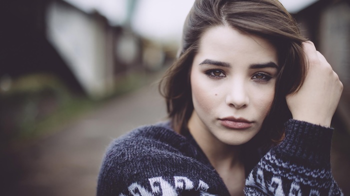 Julia Coldfront, brown eyes, brunette, face, looking at viewer, depth of field, girl, sweater, lips