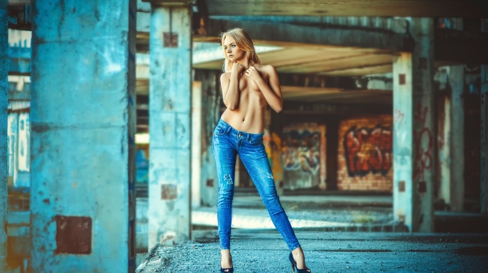 strategic covering, blonde, jeans, model, high heels