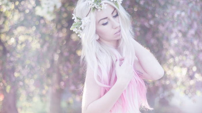 girl outdoors, model