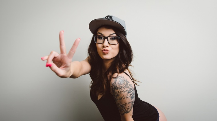 portrait, walls, tattoo, girl with glasses, girl, face