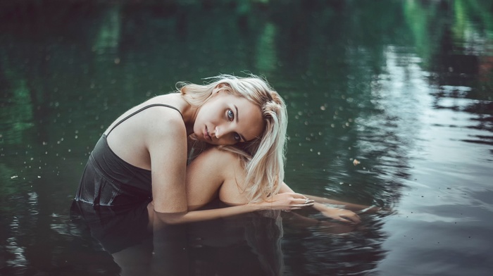 girl outdoors, water, model, blonde, wet