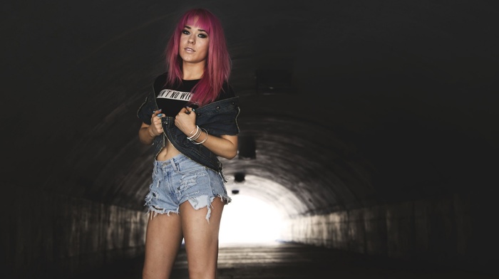 tunnel, jean shorts, black tops, girl, dyed hair