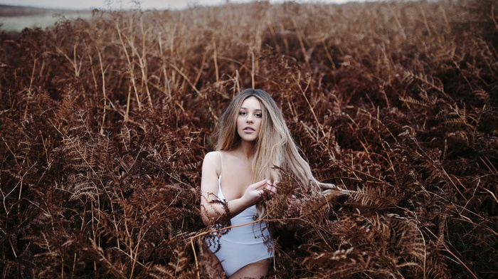 girl outdoors, model