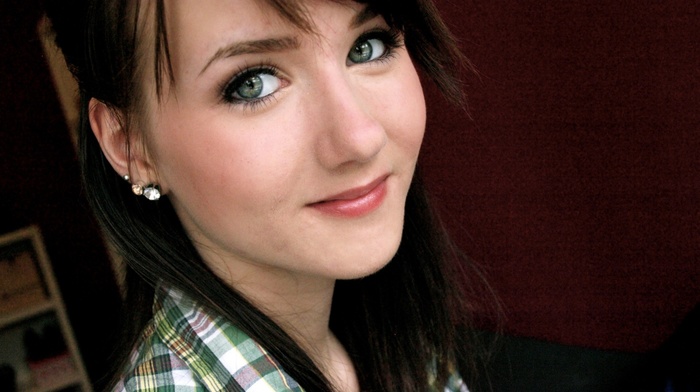 girl, green eyes, closeup, brunette, smiling