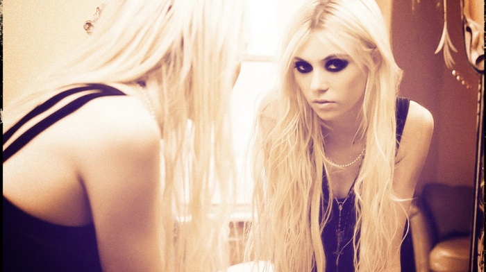 taylor momsen