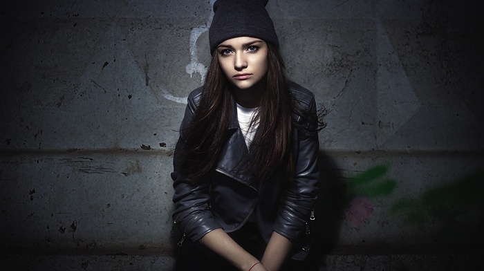 portrait, black clothing, walls, girl