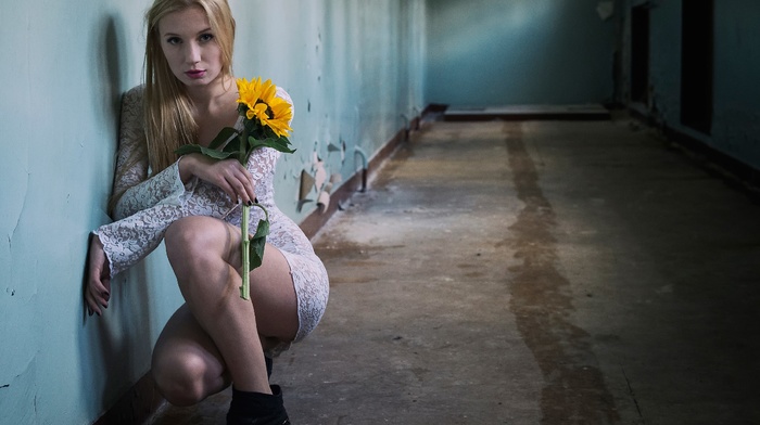 girl, kneeling, model, flowers, on the floor