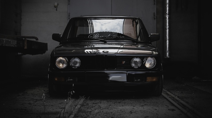 Squatty, BMW E28, Norway