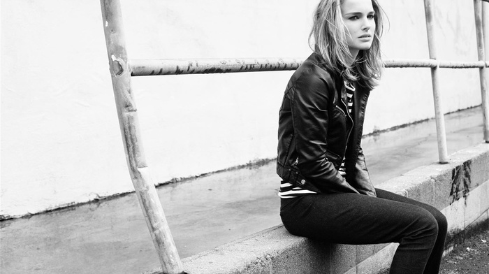 girl, leather jackets, blonde, Natalie Portman, sitting, monochrome