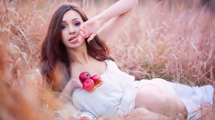 model, apples, girl outdoors