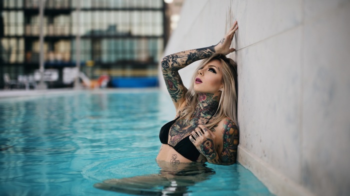 swimming pool, girl, blonde, tattoo, black bikinis