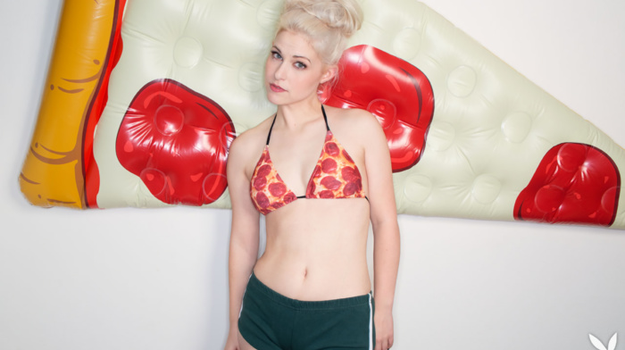 Dodger Leigh, pizzas, Playboy, bikini
