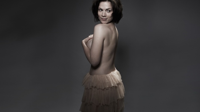 strategic covering, Hayley Atwell, holding boobs, model, arms on chest