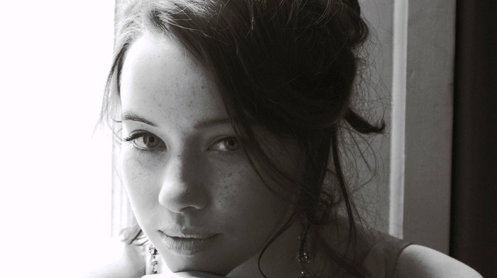 long hair, looking at viewer, freckles, bare shoulders, model, girl, Anna Popplewell, face, portrait, brunette, monochrome