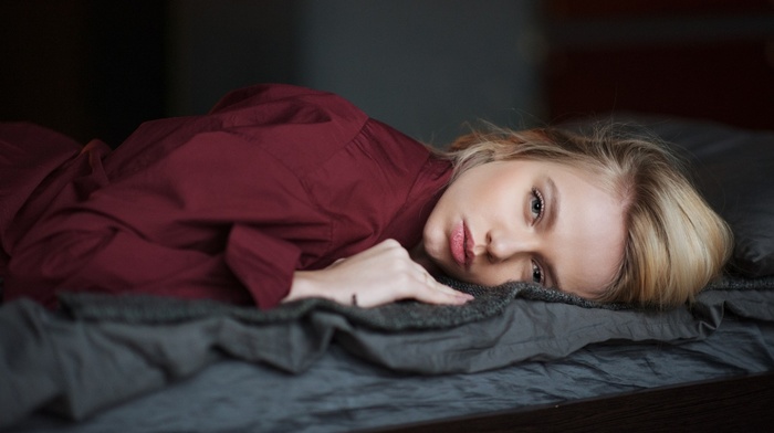 model, face, in bed, blonde, lying on front, depth of field, long hair, looking at viewer, juicy lips, girl, blue eyes