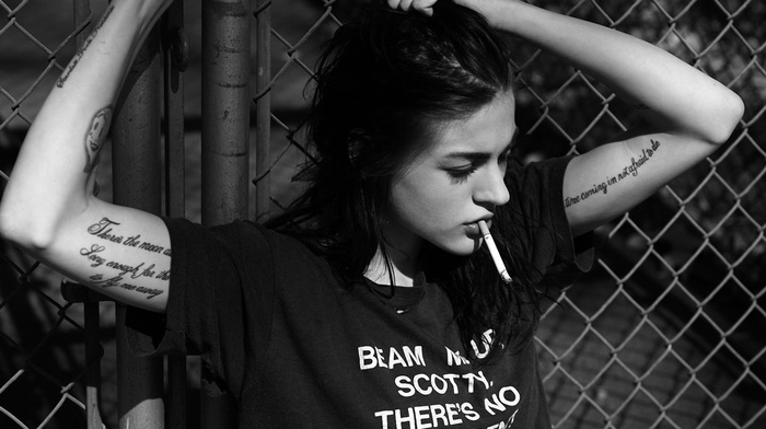 tattoo, monochrome, girl, Frances Bean Cobain, smoking