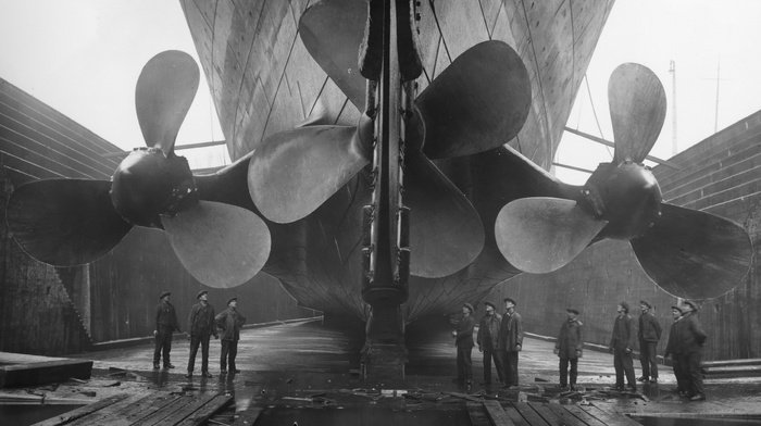 vintage, monochrome, Titanic, photography, ship, workers, dock, propeller, Belfast