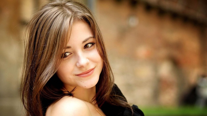 girl, Dana Kareglazaya, smiling