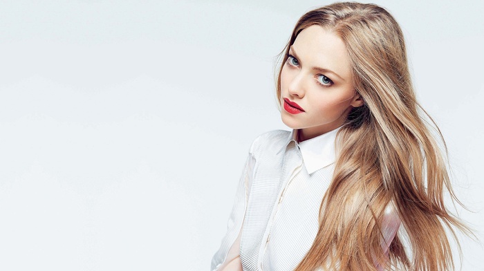 simple background, actress, celebrity, looking at viewer, Amanda Seyfried, girl, blonde