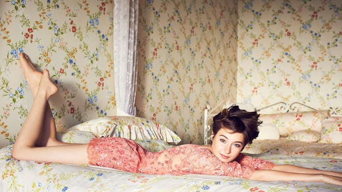 model, girl, Shailene Woodley, in bed