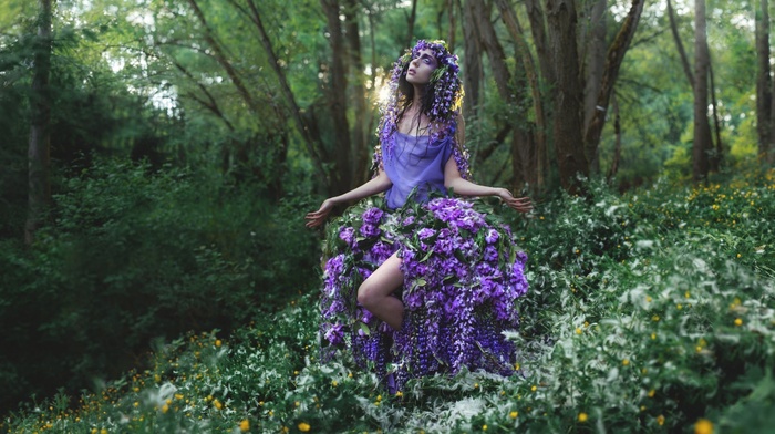 model, girl outdoors, nature, flowers, purple flowers, wreaths, trees, girl