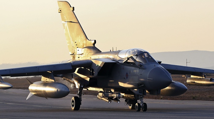 Panavia Tornado, Royal Airforce, military aircraft, Brimstone, runway, aircraft, jet fighter