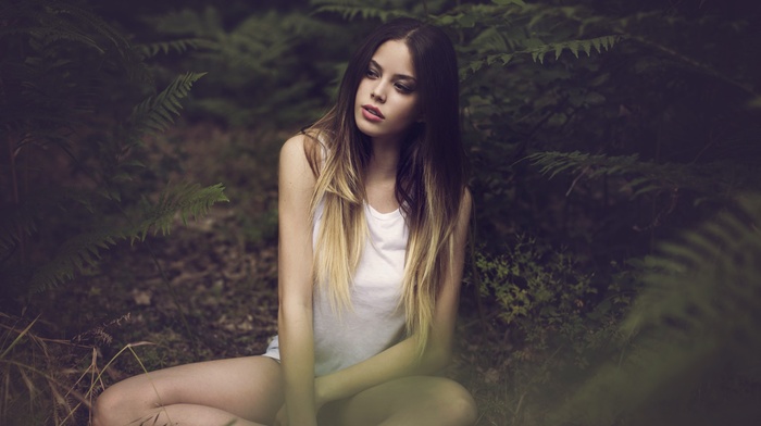 girl, forest, girl outdoors, white tops, face, hazy, sitting, dyed hair, juicy lips, portrait