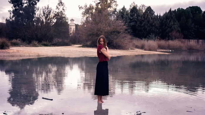 model, girl outdoors, water, girl